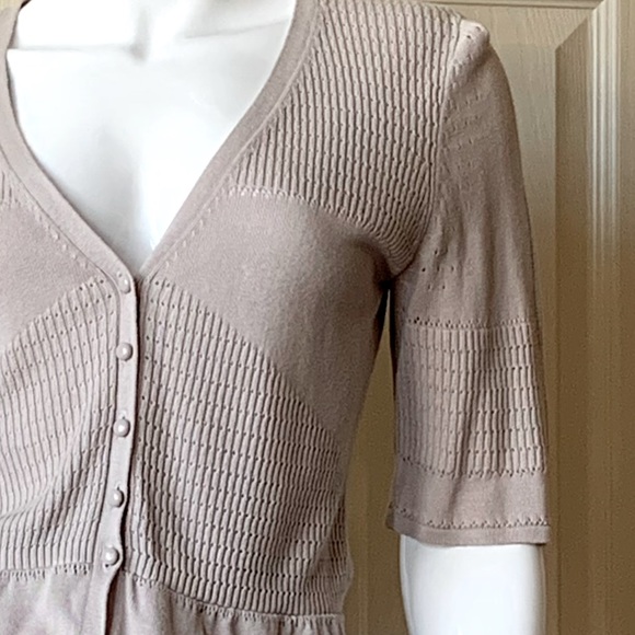 H&M - women’s classic, feminine cardigan (Size 6) - Picture 4 of 4